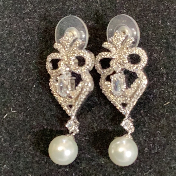 Gorgeous ANNE KOPIK COUTURE DROP STERLING WITH SVORSKI CRYSTALS EARING - Picture 2 of 3